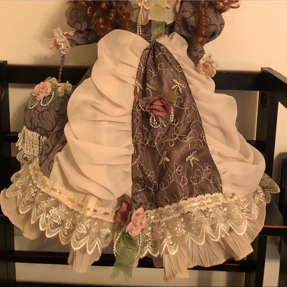 Vintage Cathay Collection Porcelain Doll in EUC - Picture 6 of 6